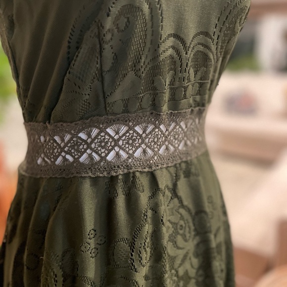 Rebellion Lace Dress - Picture 5 of 11